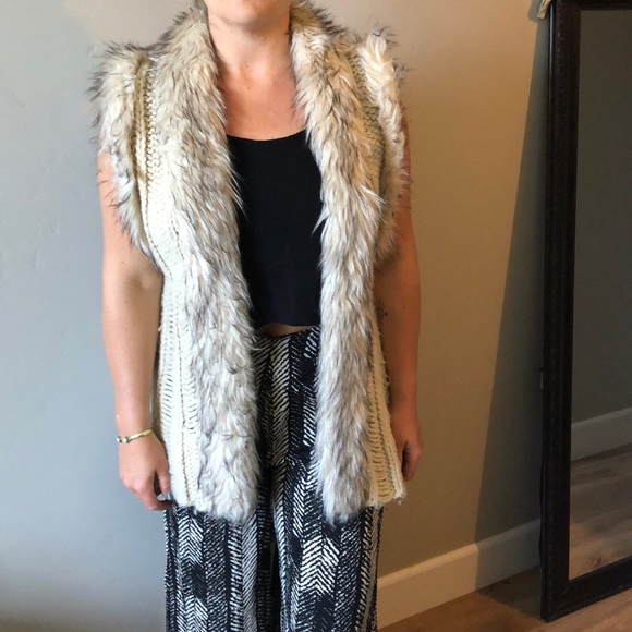 NWOT-Jessica Simpson knitted fur sweater vest - Picture 2 of 4